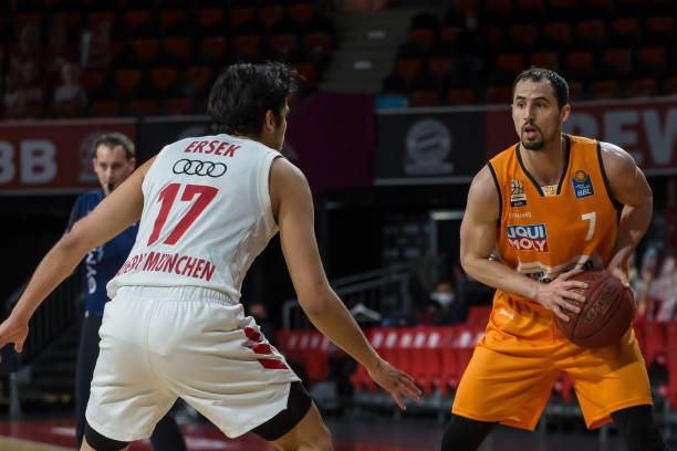 随着这两位 随着这两位