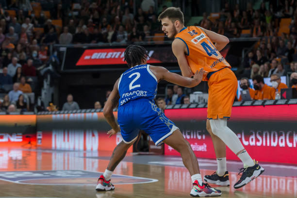 而年轻的中 而年轻的中