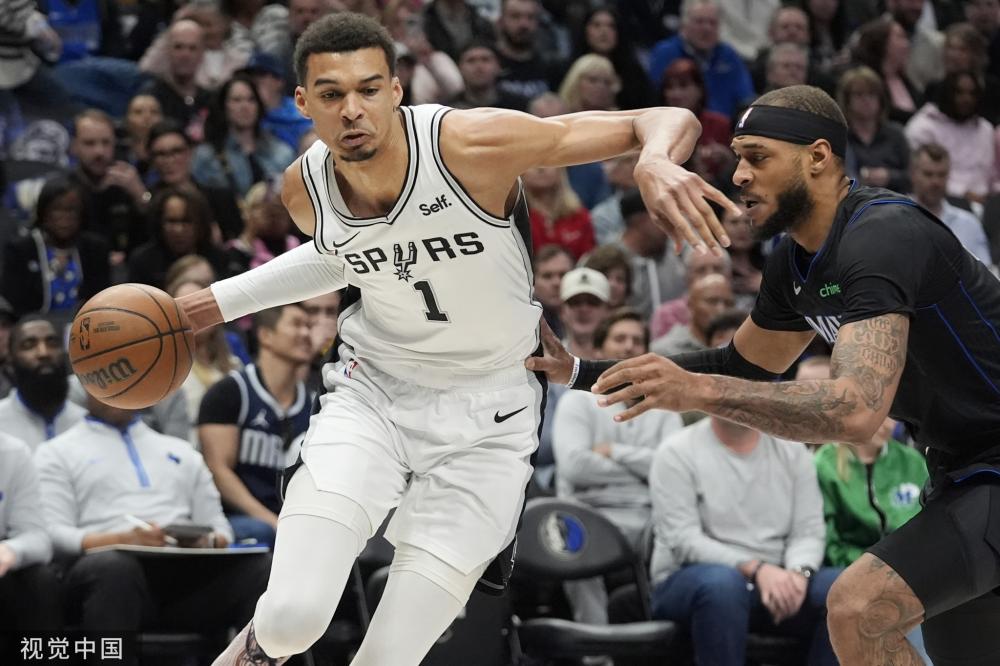 这使得他在 这使得他在